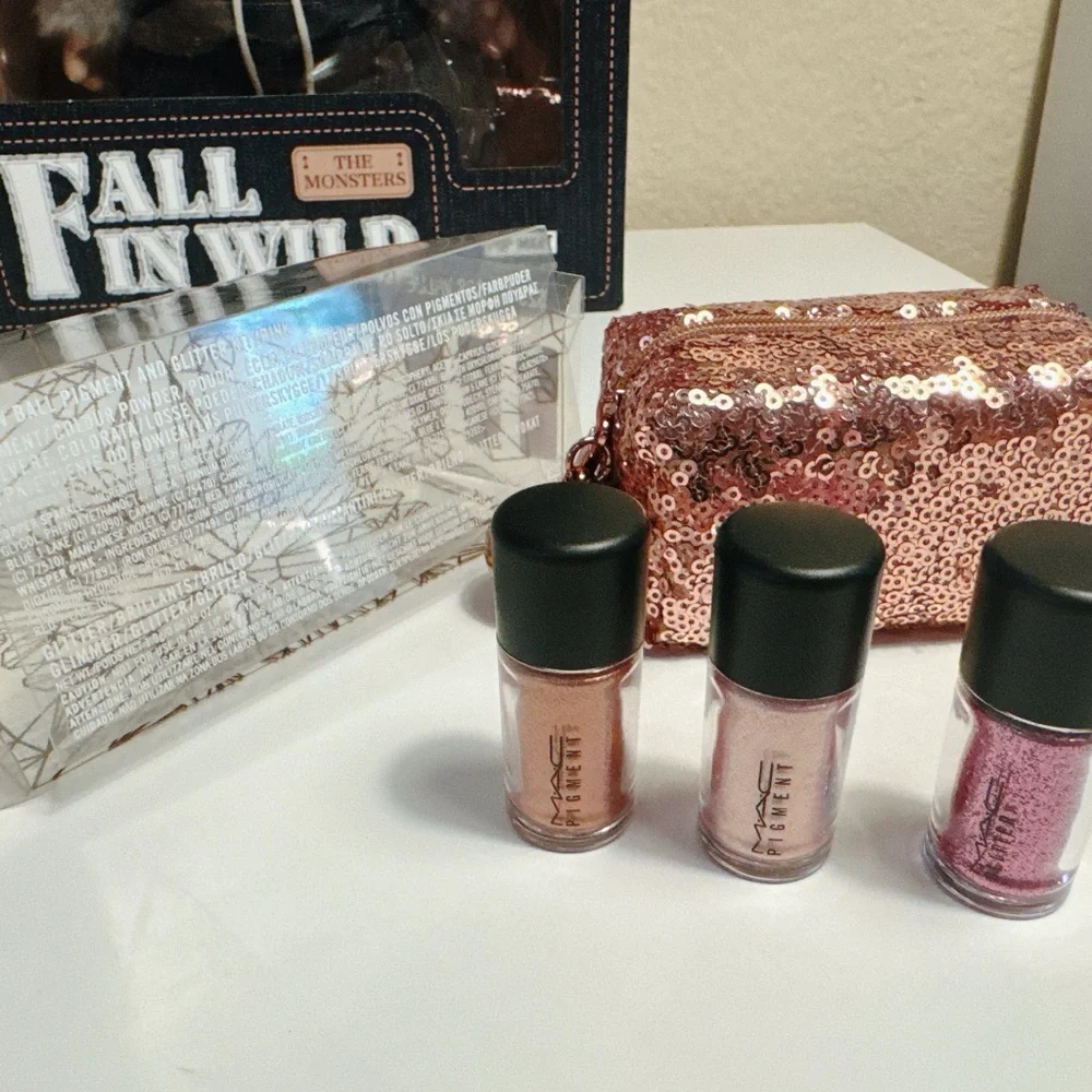 MAC Cosmetics Snowball collection pigment and glitter kit Pink